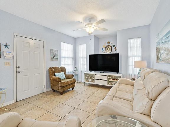 4th image of 136 SW Peacock Blvd APT 19-101