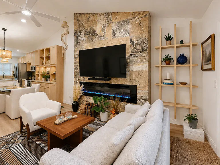 Vaulted ceiling, large screen tv, electric fireplace