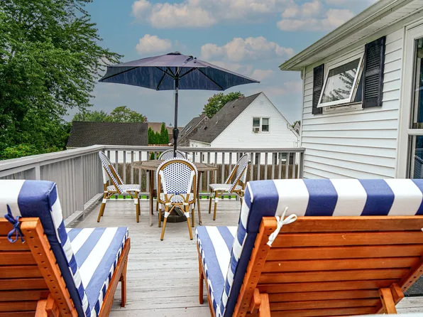 142 Renfrew Ave, Middletown, RI 02842