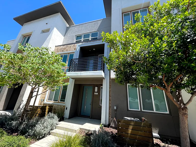 3931 Meridian St — Photo 2