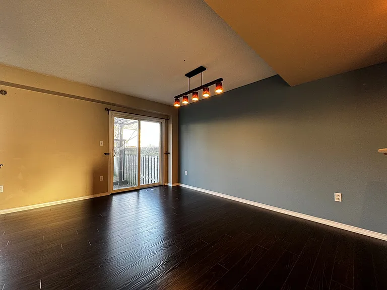 37 Northcliffe Cres — Photo 15