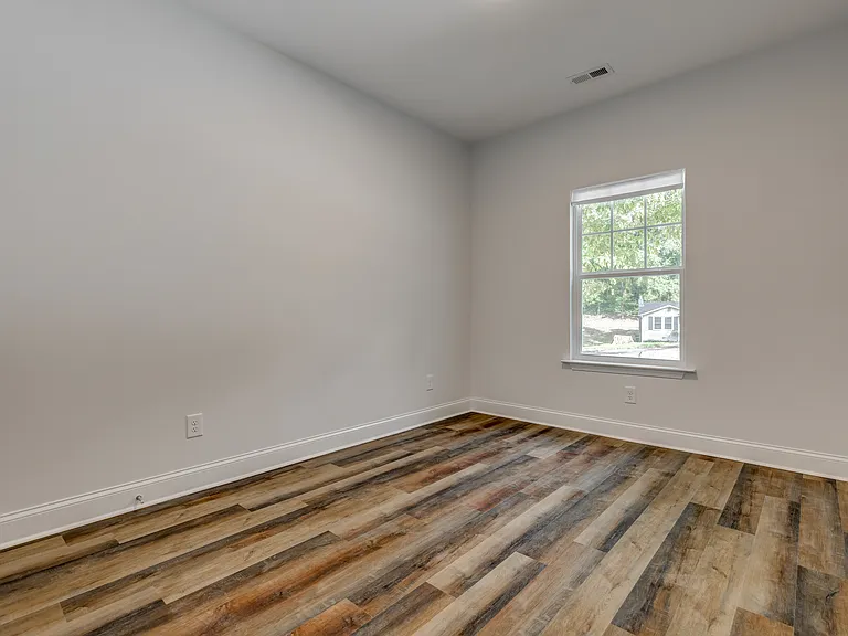 503 Winsor St — Photo 5