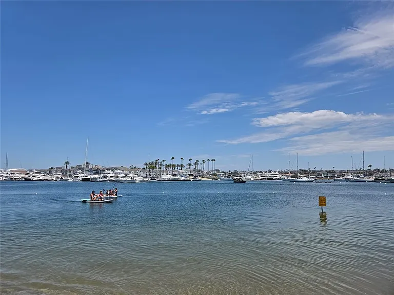 1812 W Balboa Blvd — Photo 17