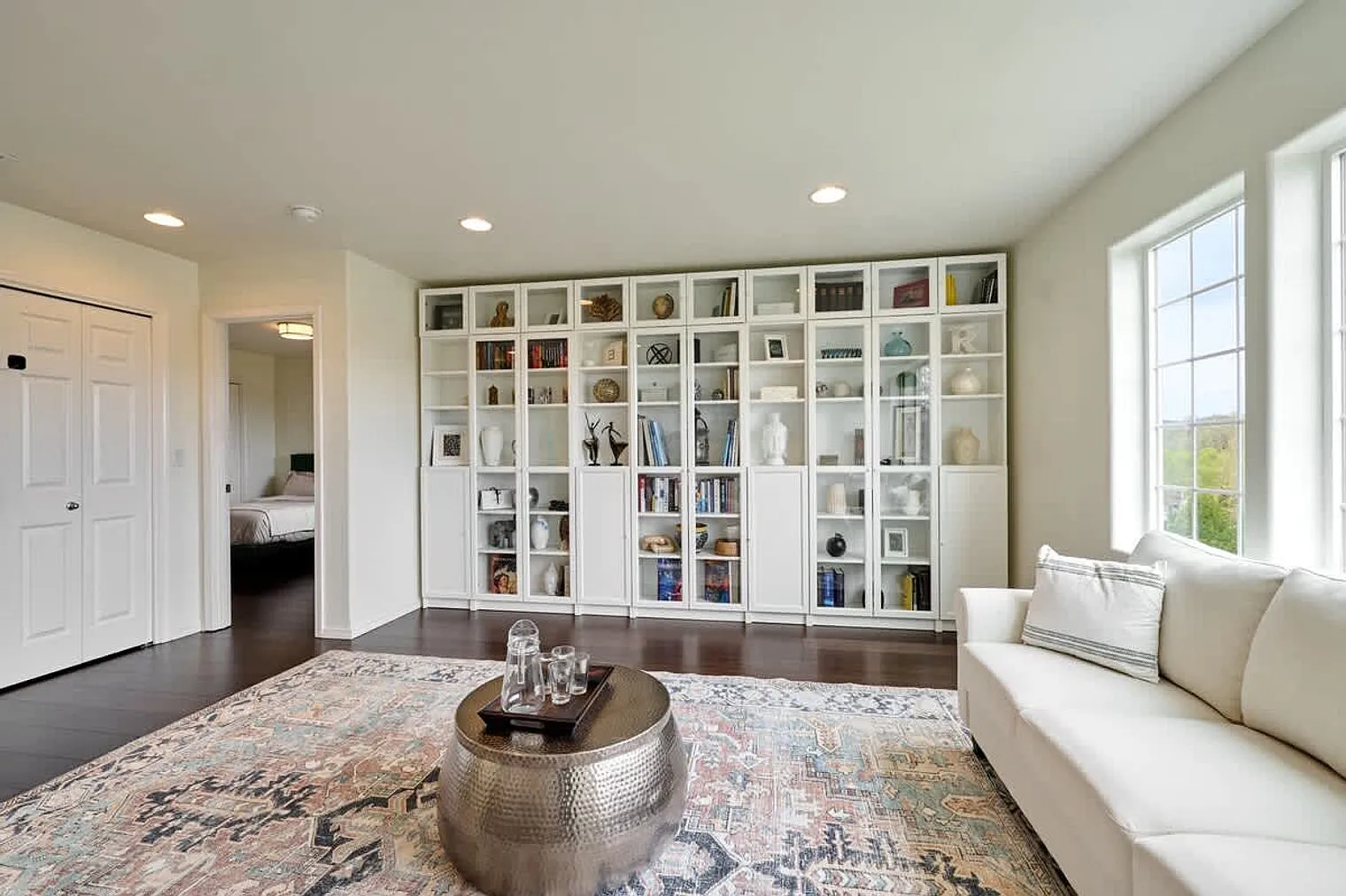 5 bed, 4.0 bath, 3595 sqft, $8,199 — Photo 3