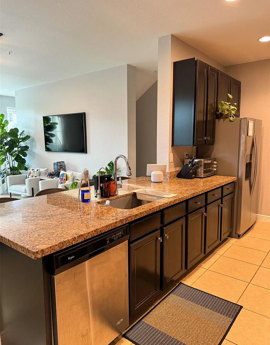 3 bed, 3.5 bath, 1745 sqft, $3,250 — Photo 3