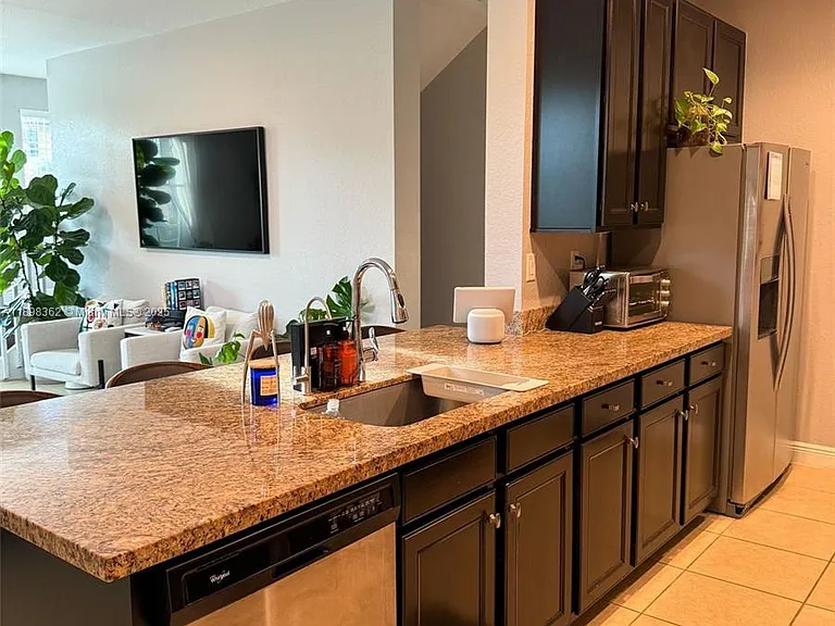 1006 SW 147th Ave — Photo 3