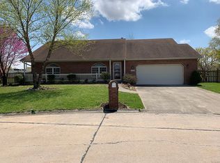 2260 Calgary Dr, Shiloh, IL 62221