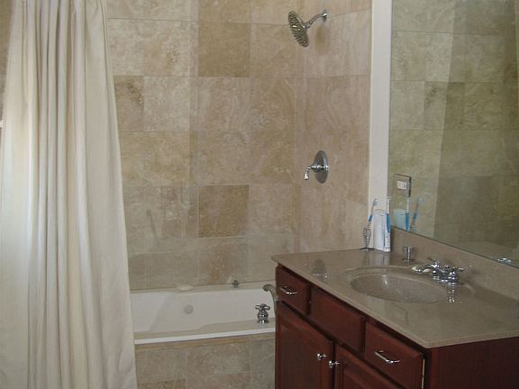 3rd image of 1560 W Wabansia Ave APT 2D