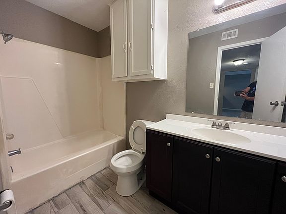 5th image of 1842 Thompson St APT 3