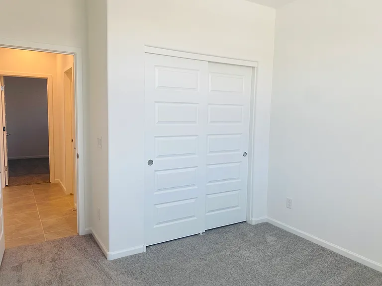 5531 S 23rd Dr — Photo 11