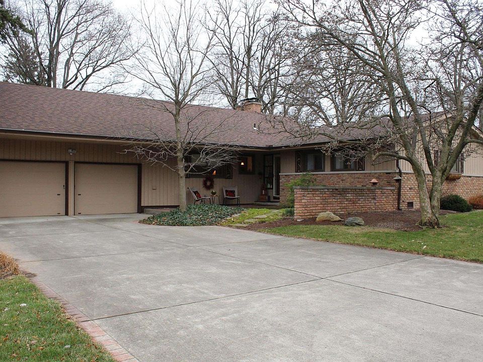 Front Home View WIth Concrete Drive Lined WIth Brick Pavers