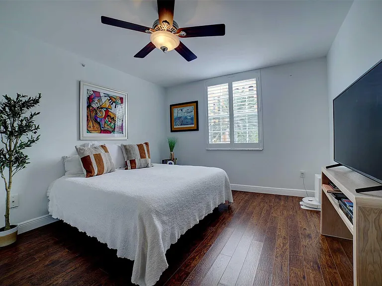720 S Sapodilla Ave #413 — Photo 8