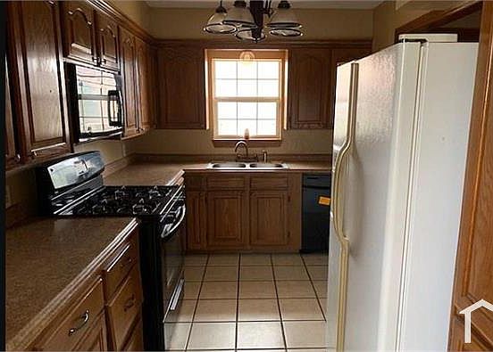 4th image of 908 E Oakwood Ave