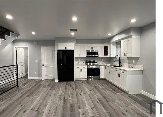 5 bed, 1816 sqft, $4,341 — Photo 3