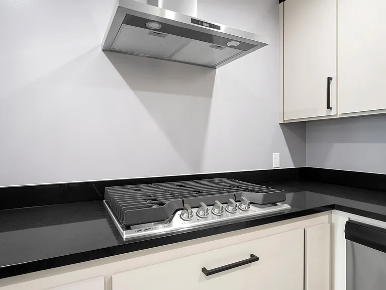 1361 Alameda Ave — Photo 9