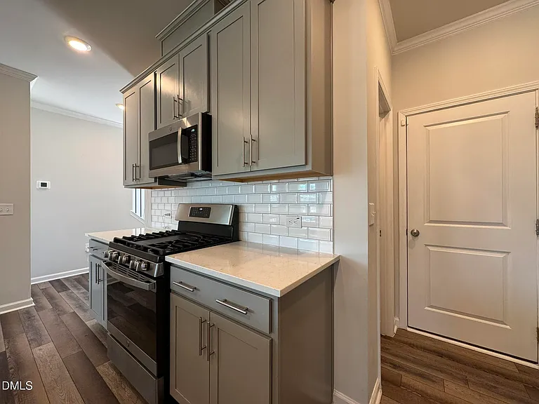 104 Jade Creek Dr — Photo 9