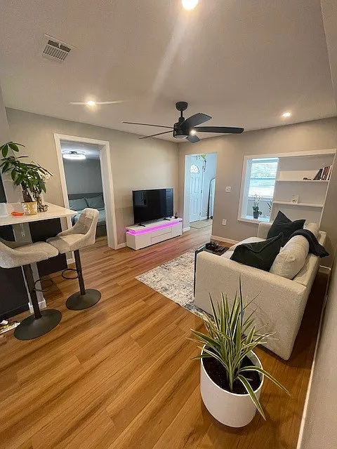 4 bed, 1500 sqft, $2,050 — Photo 4