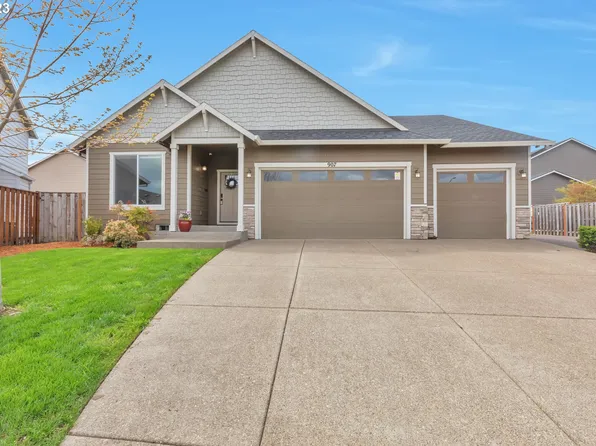 907 N 6th St, Carlton, OR 97111