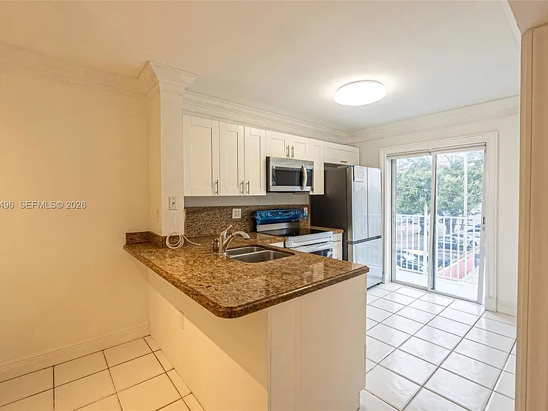 2575 SW 27th Ave — Photo 10