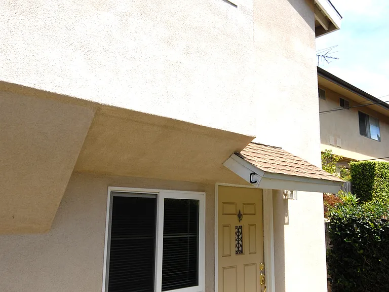 230 16th Pl #C — Photo 2