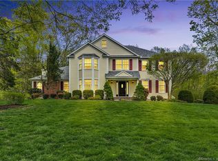 95 Meadow Rd W, Trumbull, CT 06611