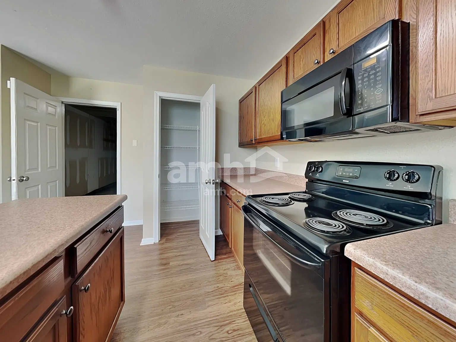 3 bed, 2.0 bath, 1747 sqft, $1,940 — Photo 3