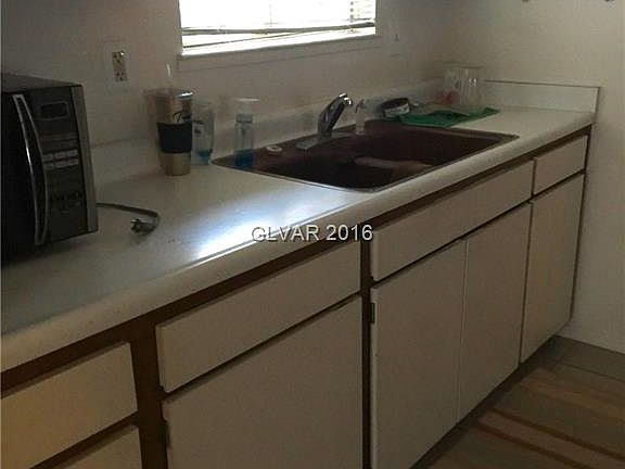 3rd image of 1909 Sunland Ave
