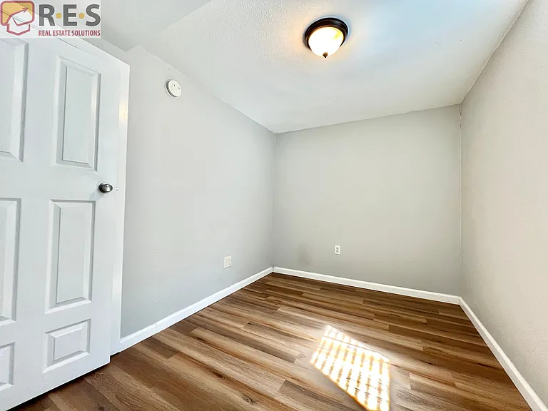 2021 W 82nd Pl — Photo 6