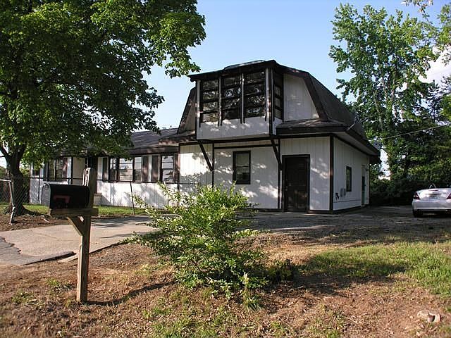 1st image of 108 E Lake Dr