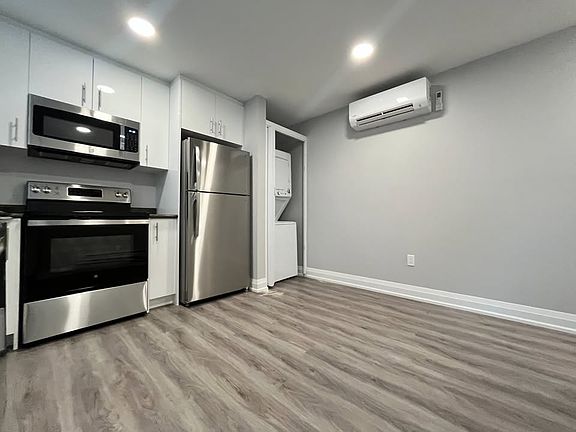 4th image of 146 Bartlett Ave #B