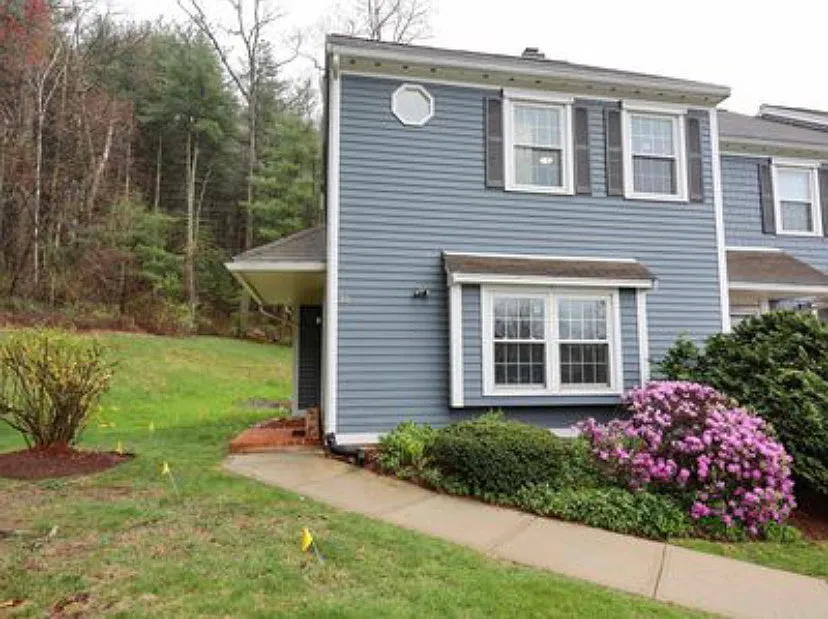 38 Stillwater Dr
