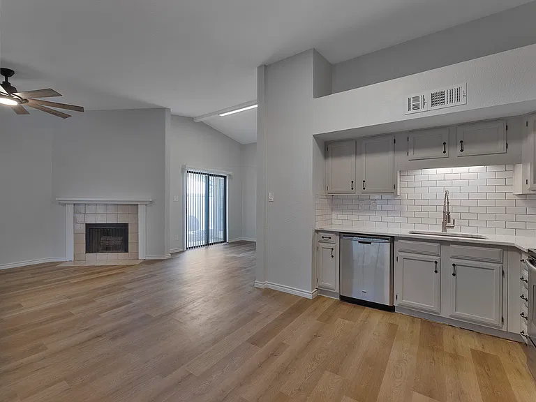 6800 Elliot Ct — Photo 11