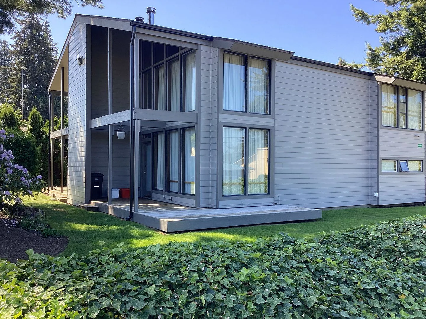Spacious 2 bedroom 1 bath 1192 sq ft. — Photo 2