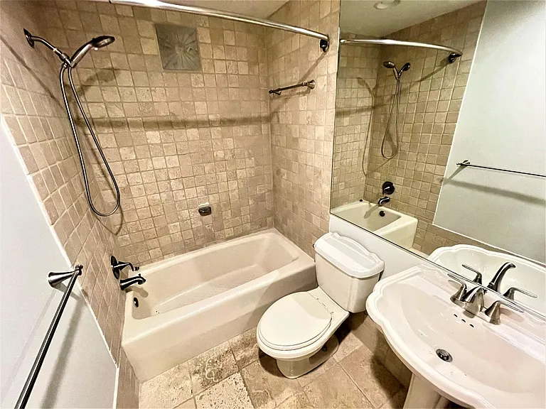 4631 Macarthur Blvd NW #A — Photo 12
