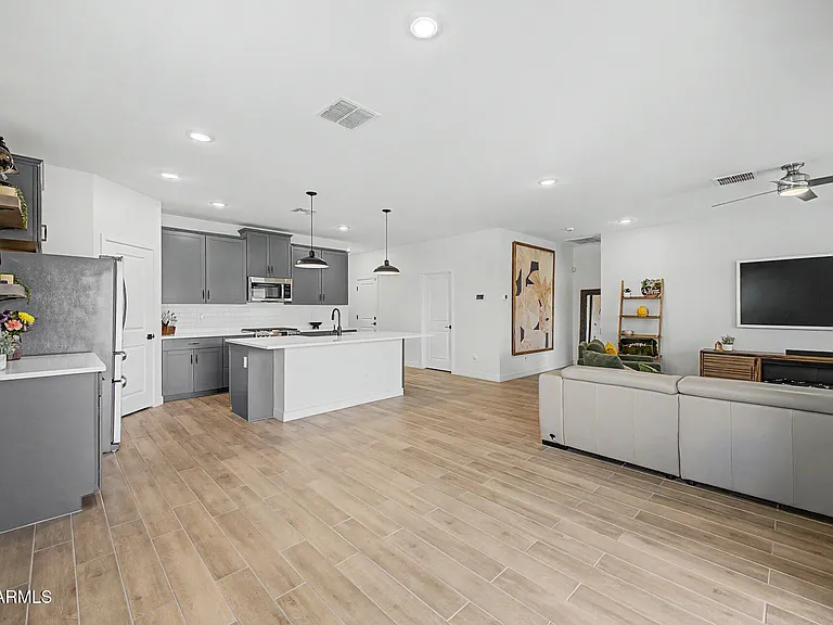 8620 W Hayward Ave — Photo 22
