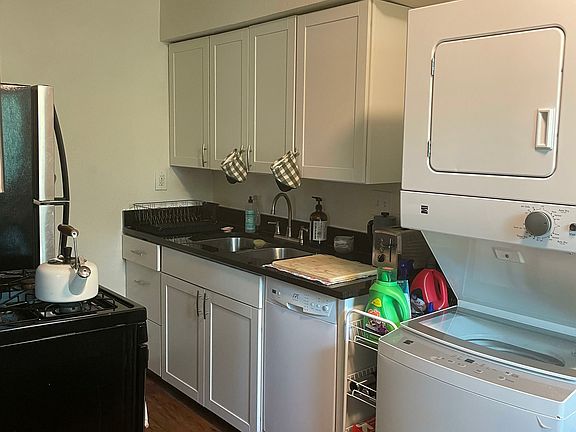 5th image of 2401 Manor Rd APT 207