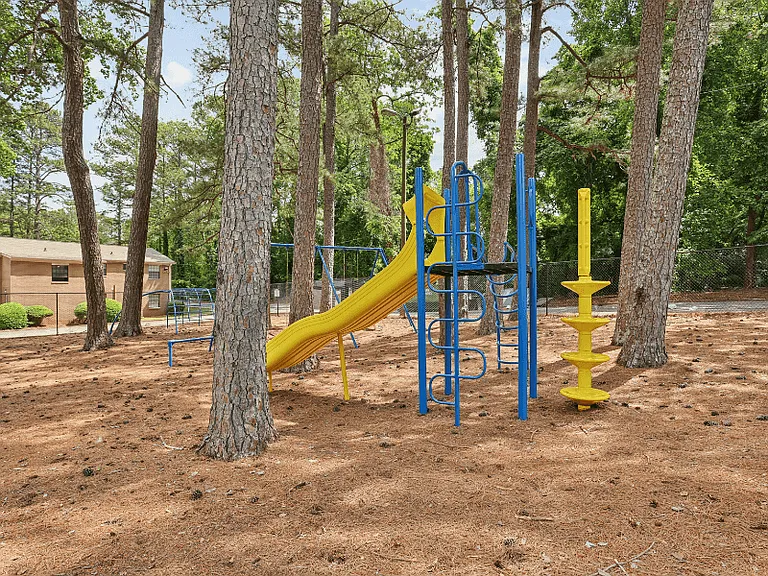 Brentwood Apartments — Photo 52