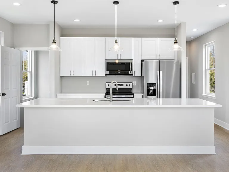 2028 Arbutus Ave — Photo 1