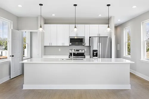 2028 Arbutus Ave Photo 1