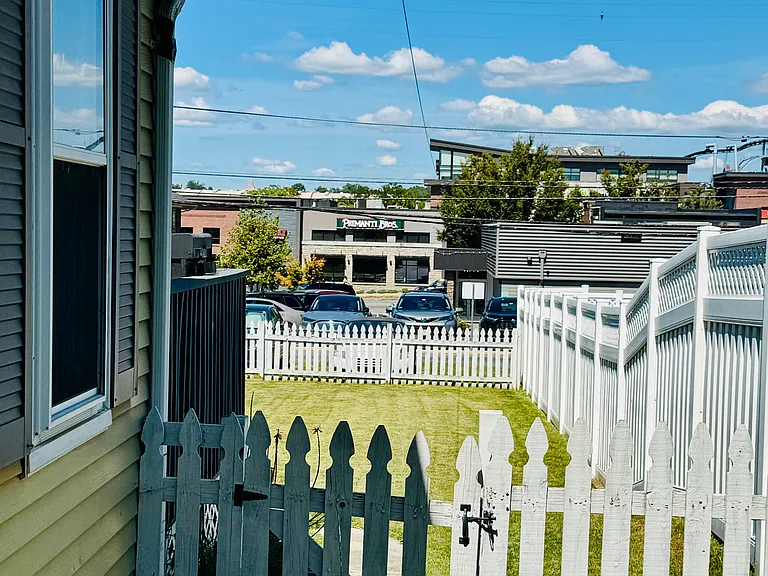 127 W Caracas Ave — Photo 32