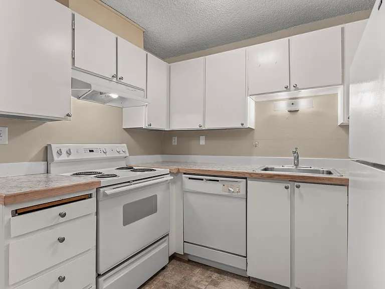 Riviera Apartments Northgate — Photo 10