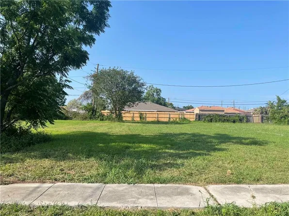 313 Sable Dr, Arabi, LA 70032