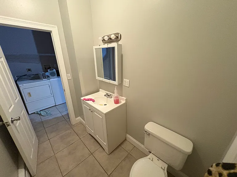 154 Lloyd St #1 — Photo 10