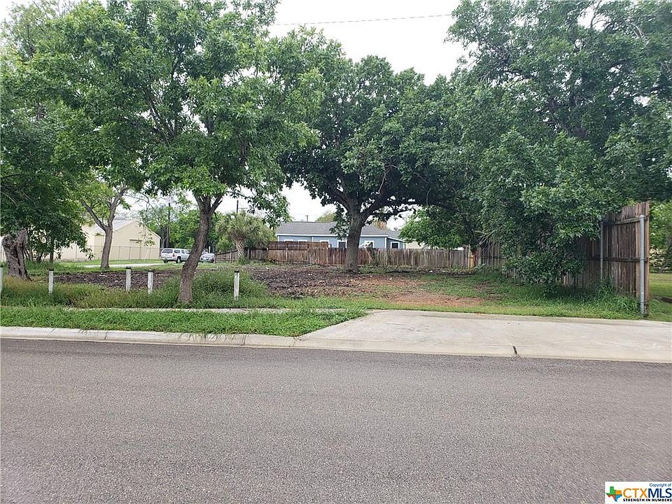 1st image of 501 N De Leon St