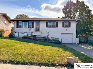 8333 Parker Ct, Omaha, NE 68114
