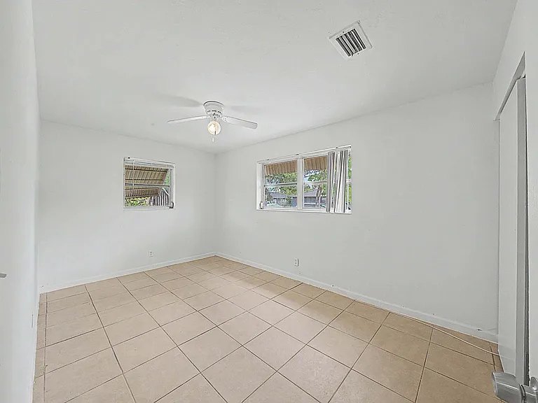 301 SE 21st Ave — Photo 12