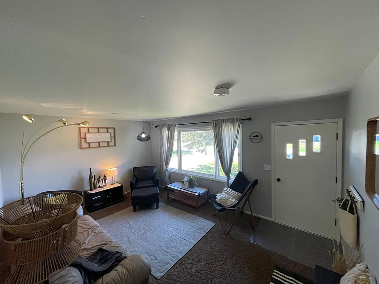 307 S East St — Photo 3