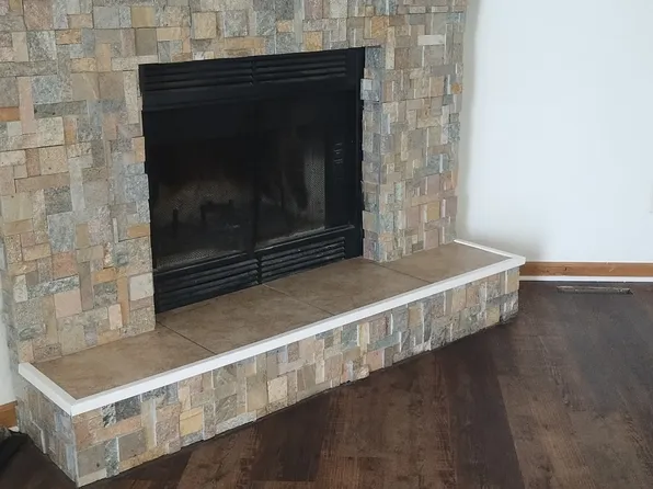 516 NE Malibu Dr, Lees Summit, MO 64064