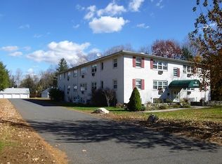 36 Church St APT 1F, Woodbury, CT 06798