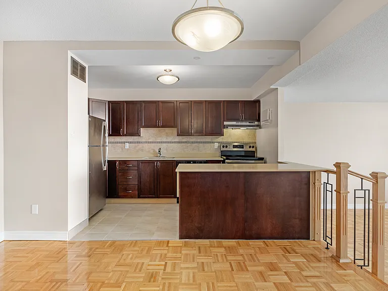 211 Wurtemburg St — Photo 34